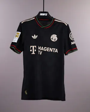 Konrad Laimer FC Bayern München shirt