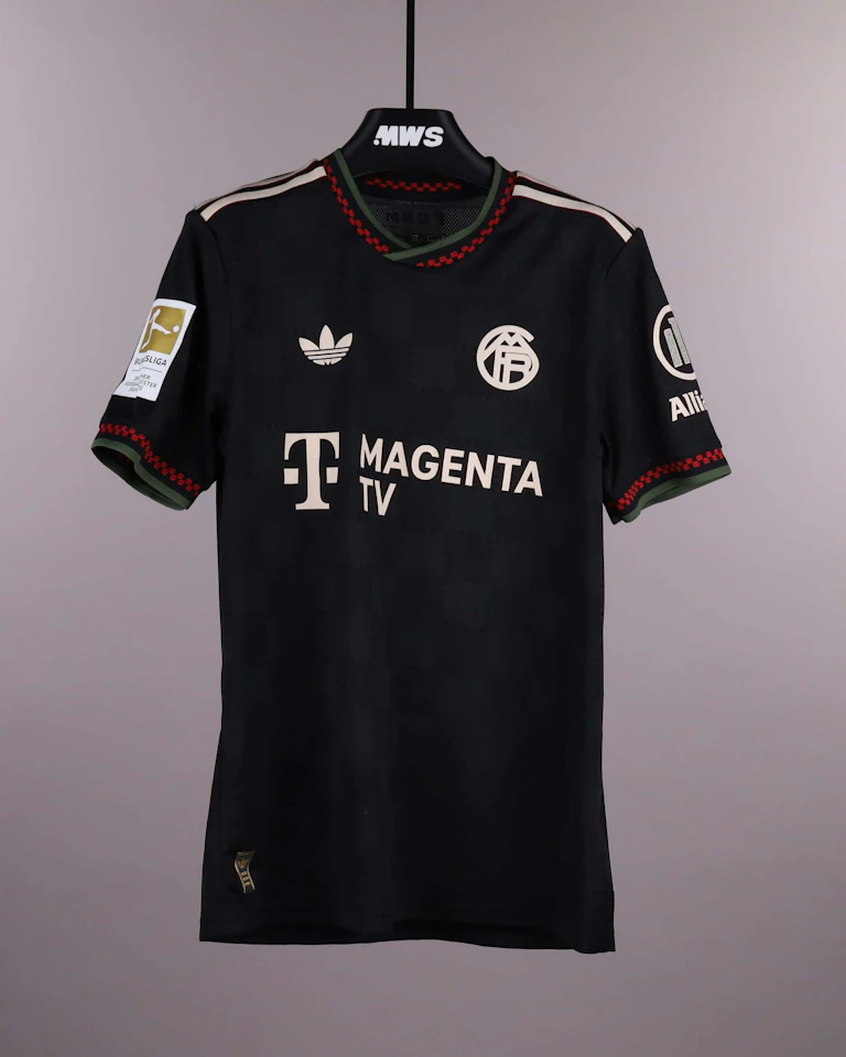 Konrad Laimer FC Bayern München shirt