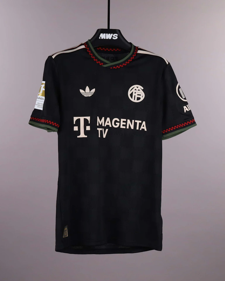 Raphaël Guerreiro FC Bayern München shirt