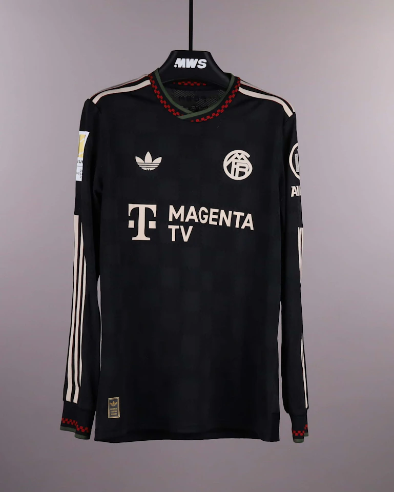 Michael Olise FC Bayern München shirt