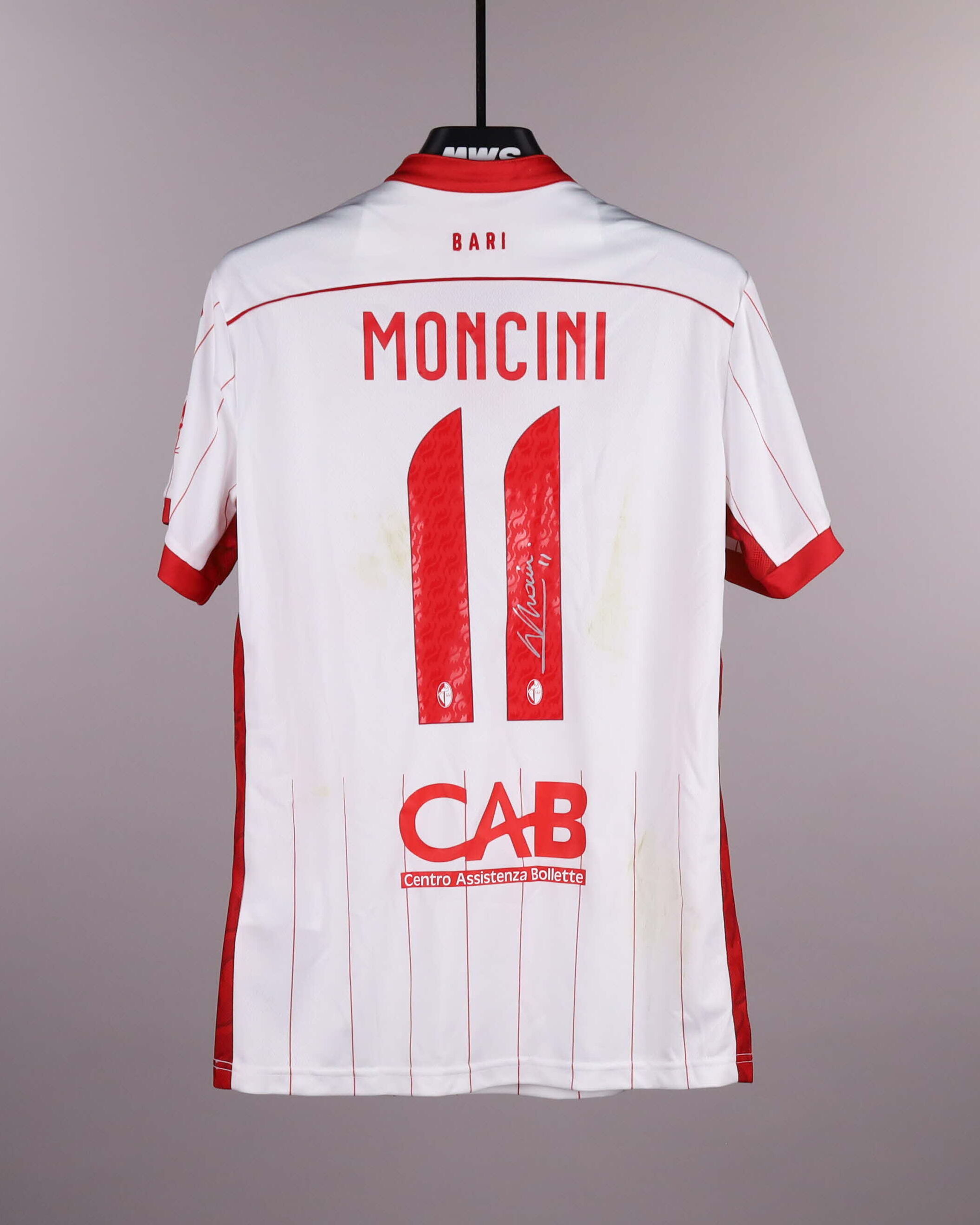 Gabriele Moncini S.S.C. Bari jersey