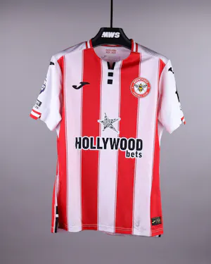 来自Brentford的Mathias Jensen球衣
