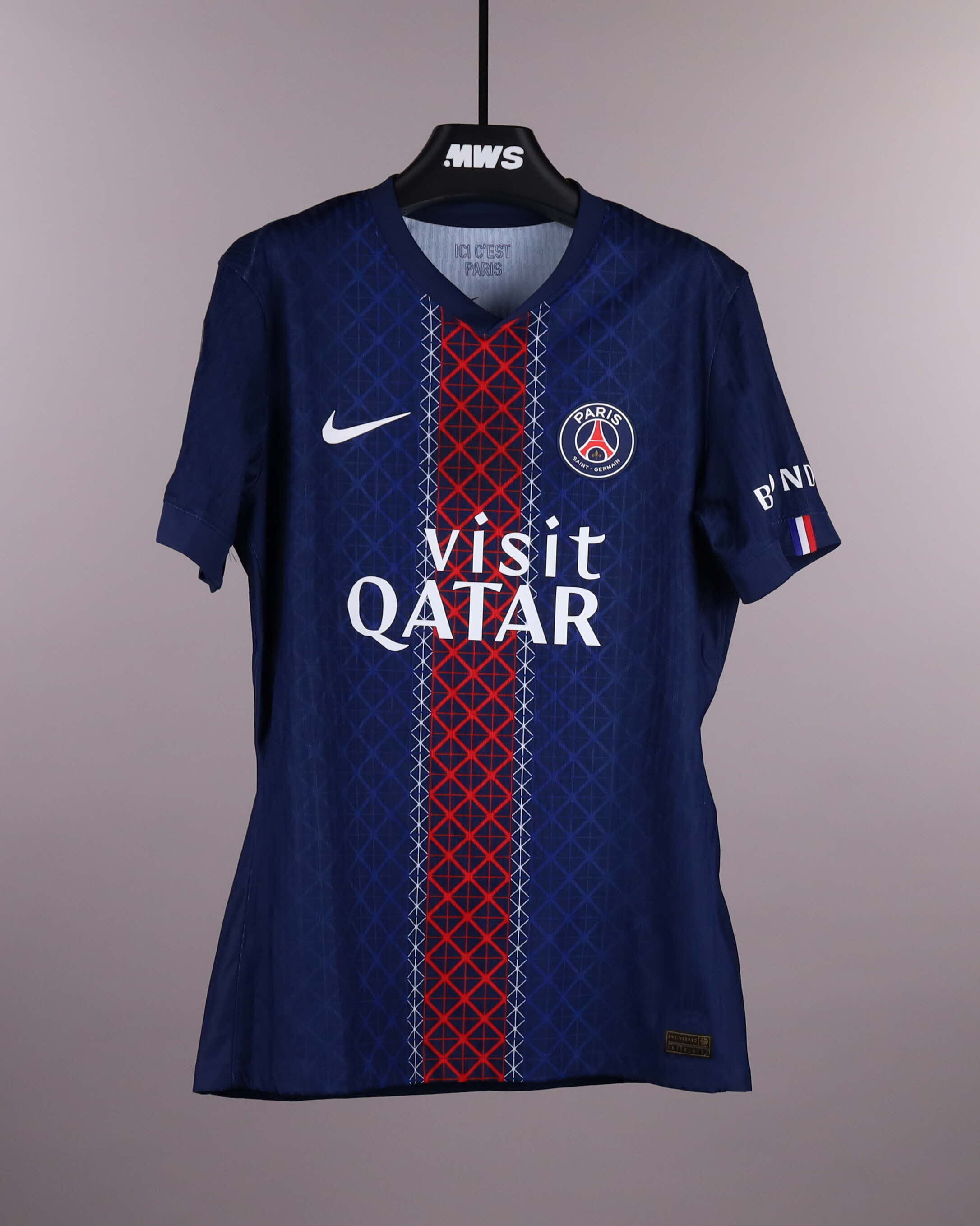 Lucas Hernández Paris Saint-Germain shirt