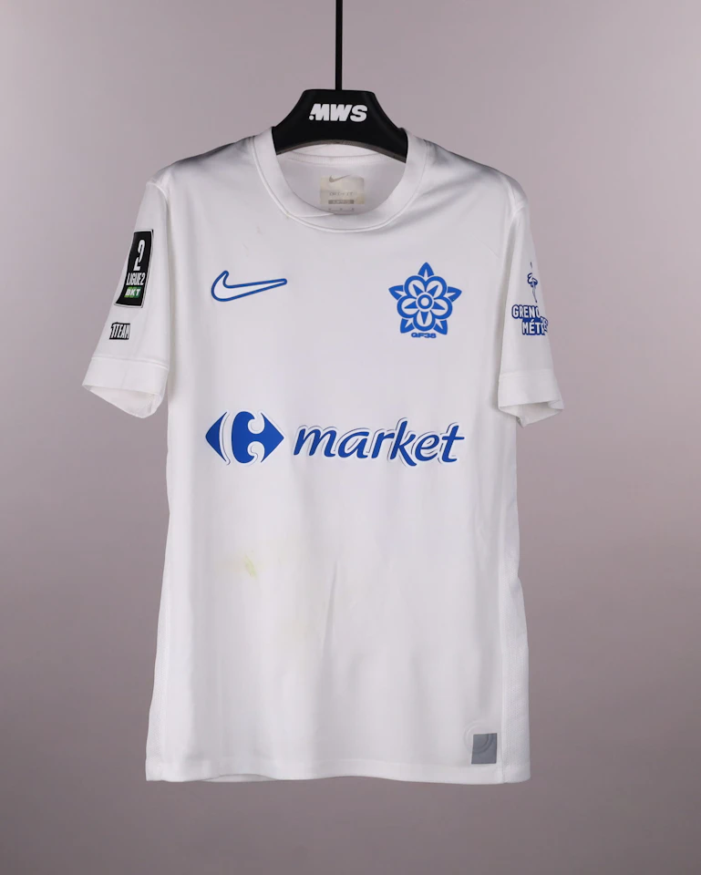 来自Grenoble Foot 38的Ange Loïc N’Gatta球衣