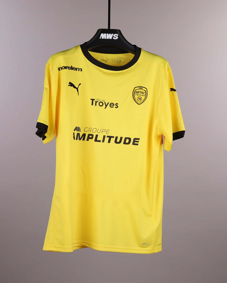 来自ESTAC Troyes的Hillel Konaté球衣