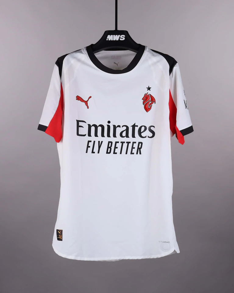 Pervis Estupiñán AC Milan shirt