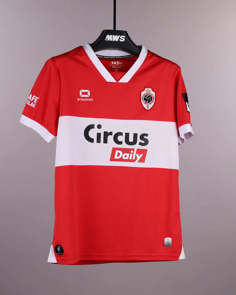 来自Royal Antwerp FC的A. Valencia Bajaña球衣