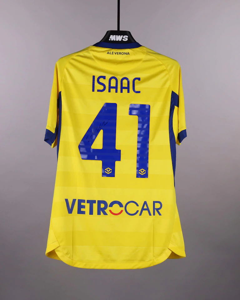 来自Hellas Verona FC的Isaac Aguiar Tomich球衣