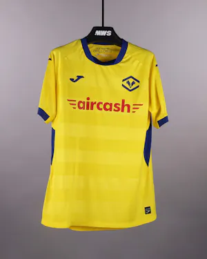 来自Hellas Verona FC的Isaac Aguiar Tomich球衣