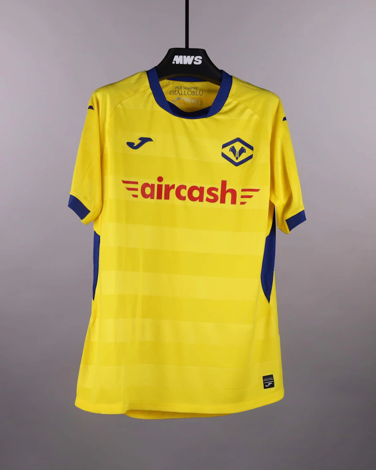 来自Hellas Verona FC的Isaac Aguiar Tomich球衣