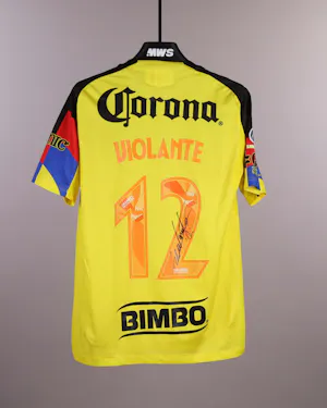 Isaías Violante Club América shirt