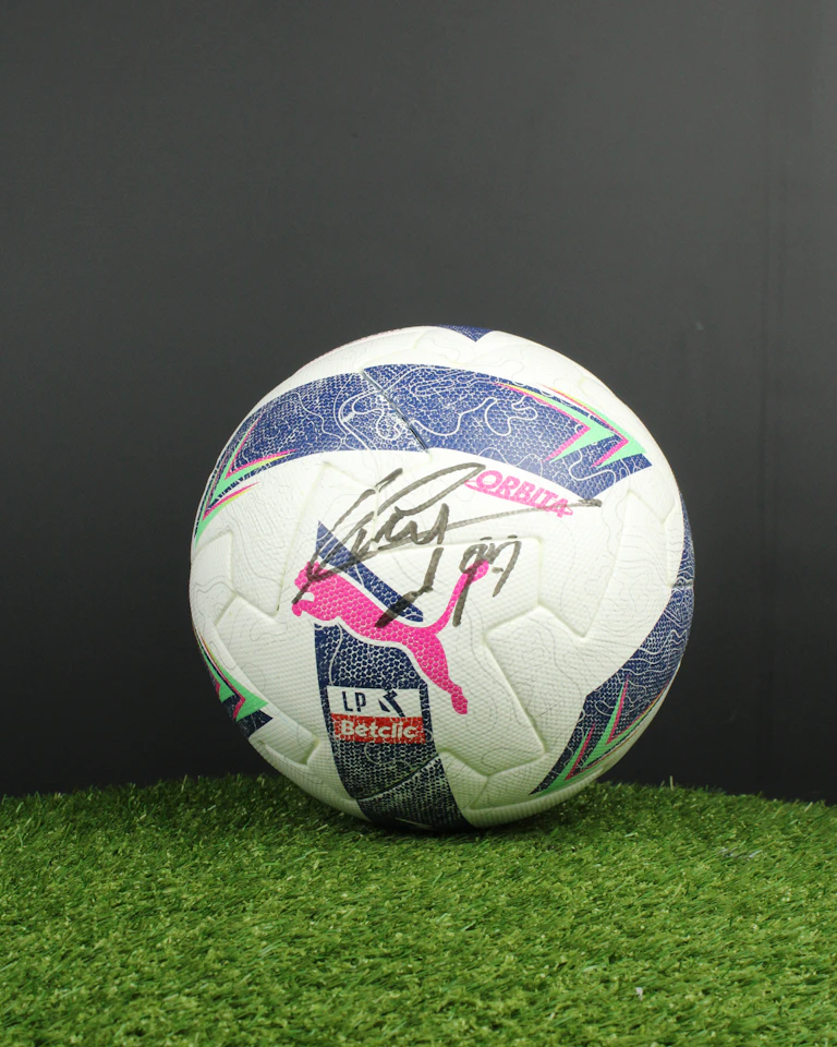 Match Scored Ball `61 - Luis Suárez