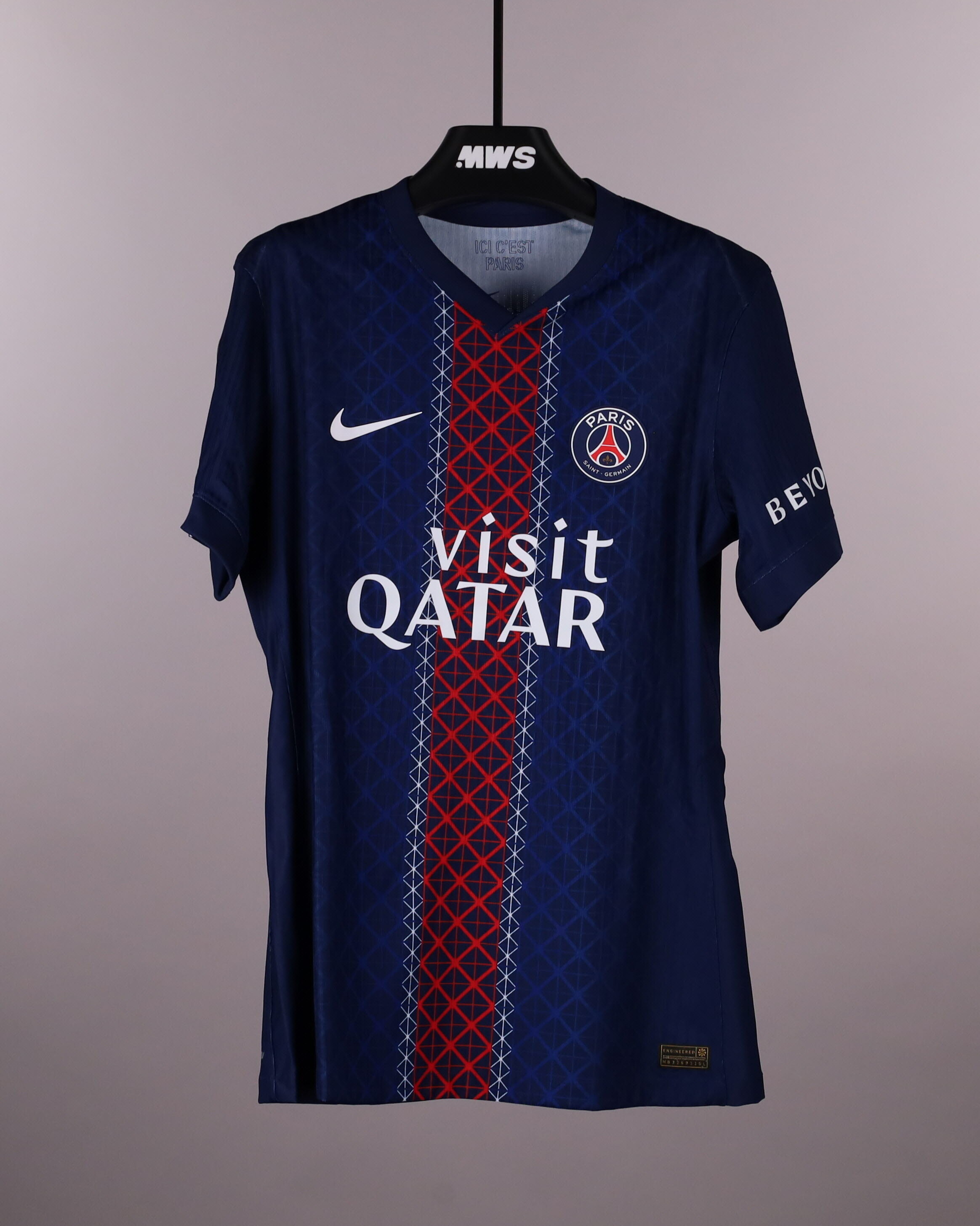 Bradley Barcola Paris Saint-Germain shirt