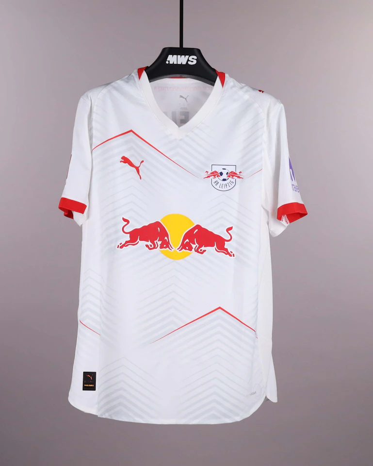 RB Leipzig 팀의 Castello Lukeba 셔츠