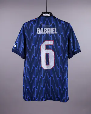 Gabriel Magalhães Arsenal camisa.
