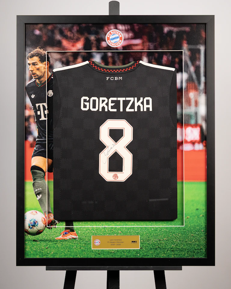 Leon Goretzka | Framed Signed Third Shirt