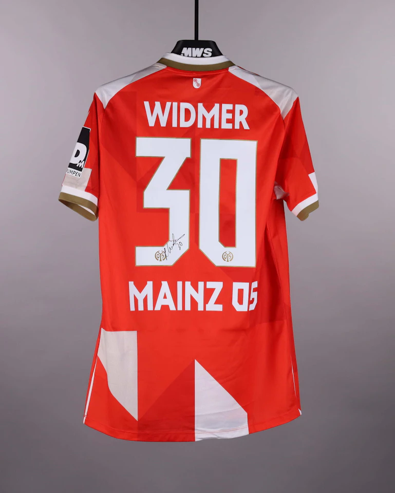 来自Mainz 05的Silvan Widmer 球衣