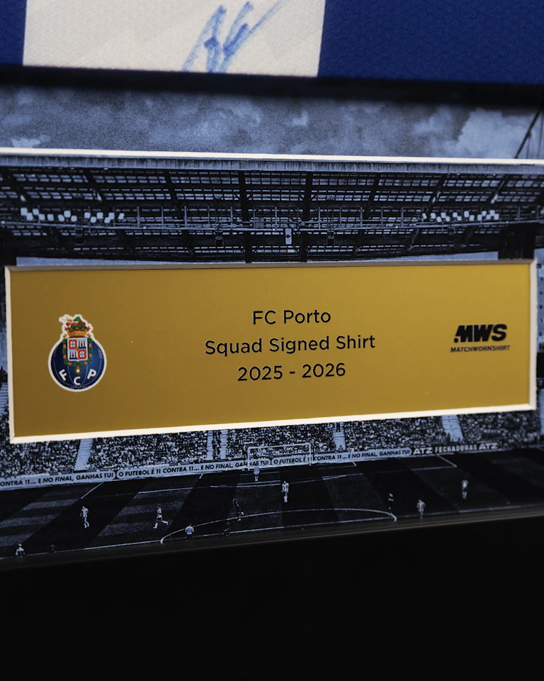 Limited Edition Framed Squad Signed Shirt 2 | Liga Betclic Champions 2025/26