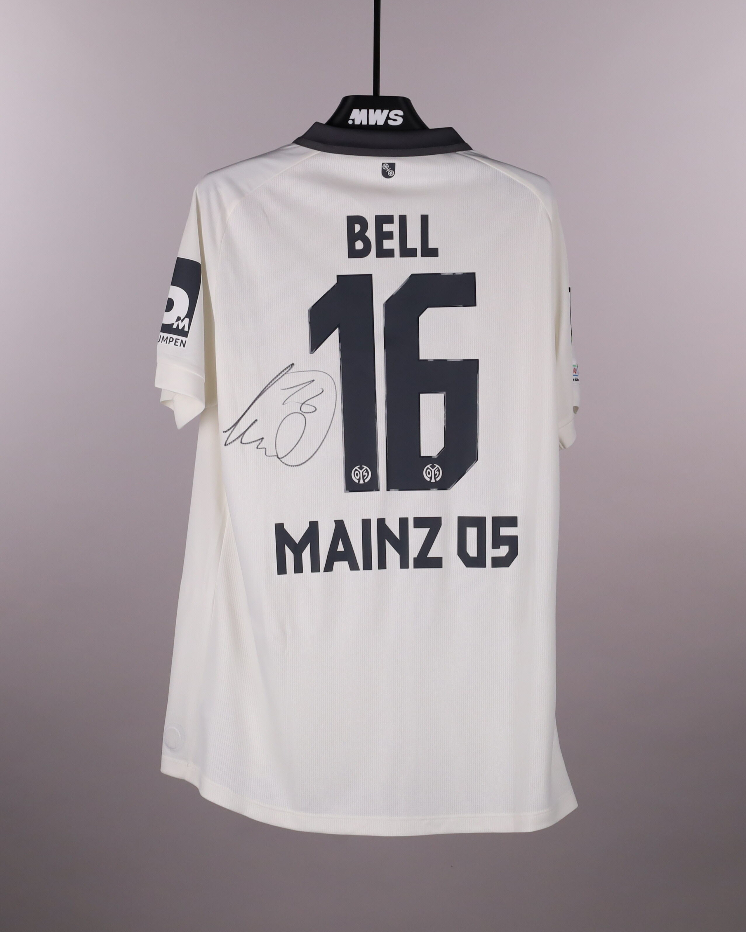 Stefan Bell | MatchWornShirt