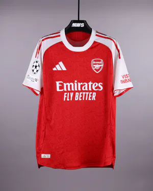 来自Arsenal的Riccardo Calafiori球衣