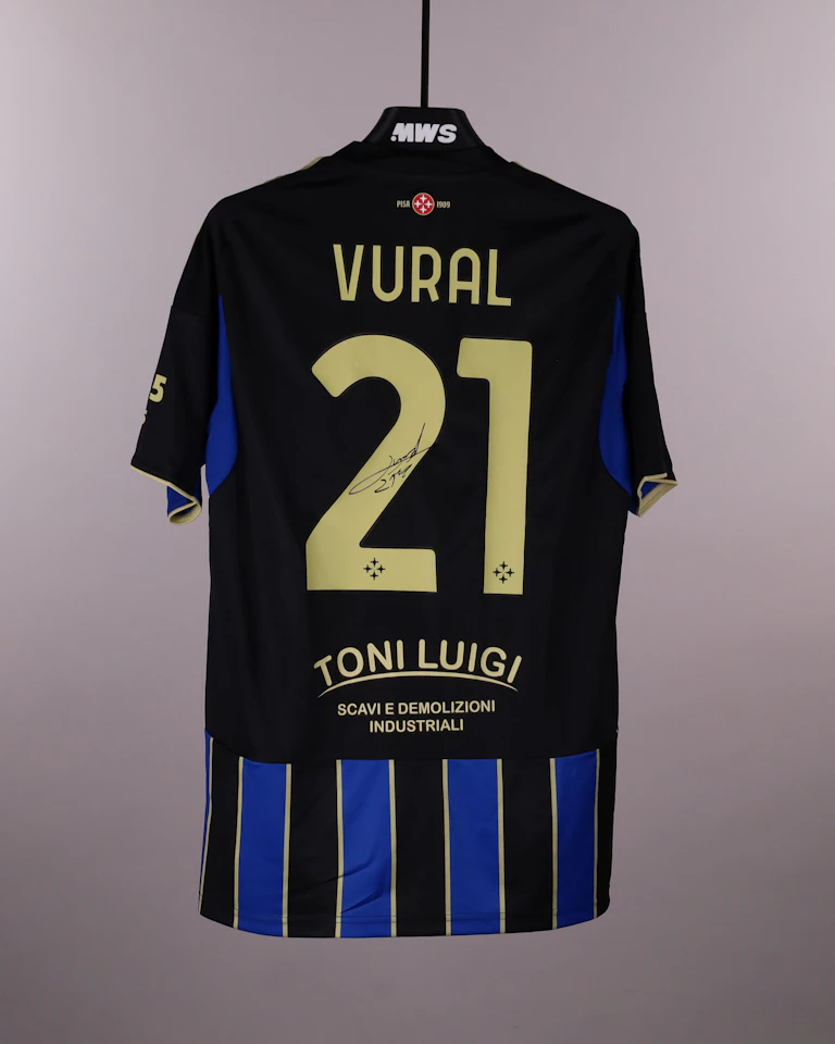 İsak Vural Pisa SC shirt