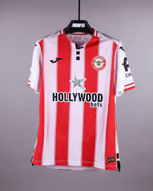 Michael Kayode Brentford のシャツ