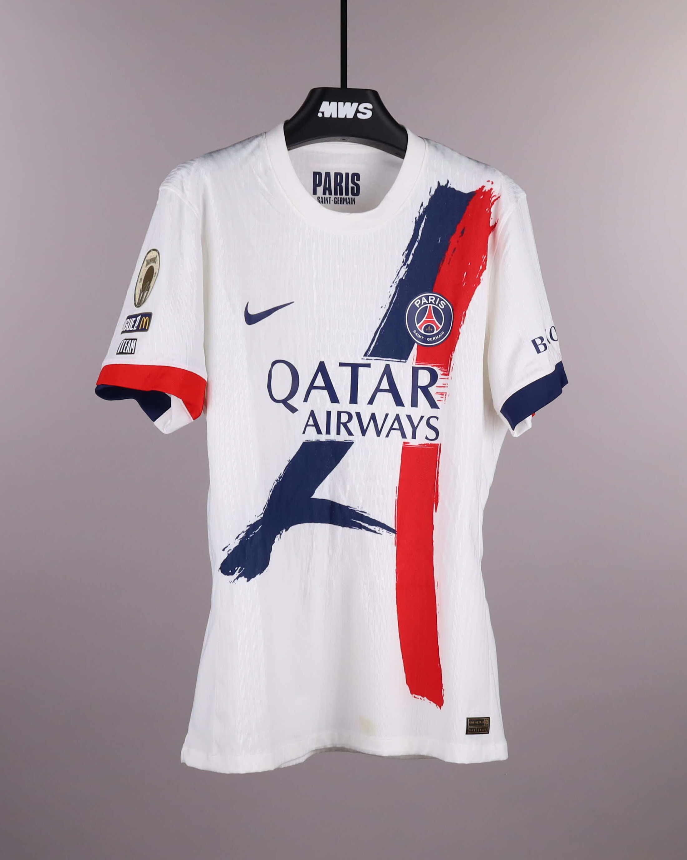 João Neves Paris Saint-Germain shirt