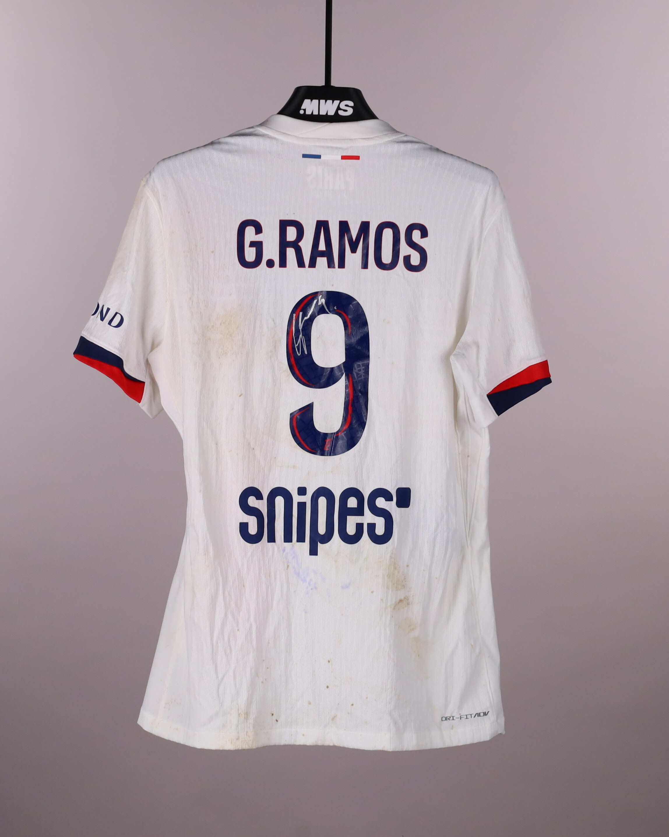 Gonçalo Ramos Paris Saint-Germain shirt