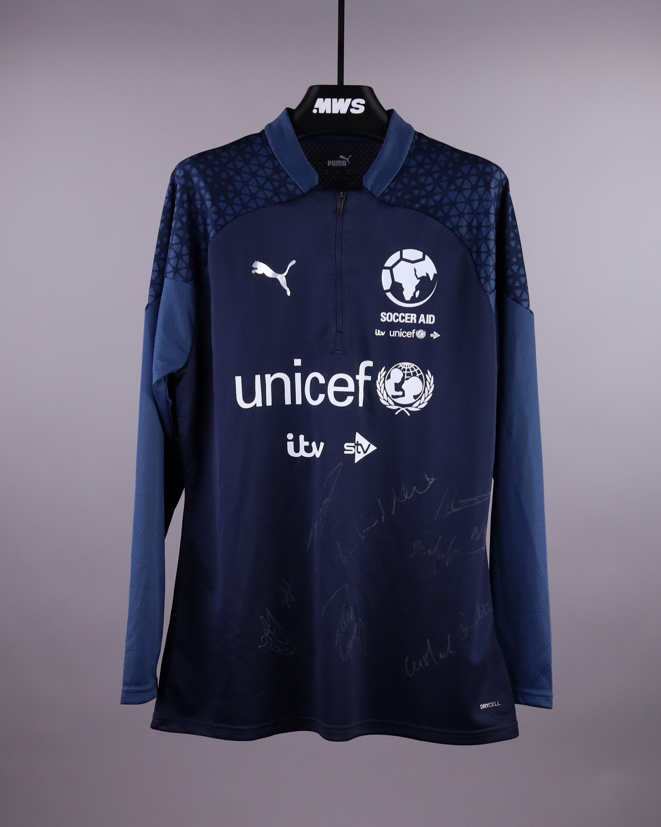 Squad Signed 1/4 Zipper - 1 | MatchWornShirt