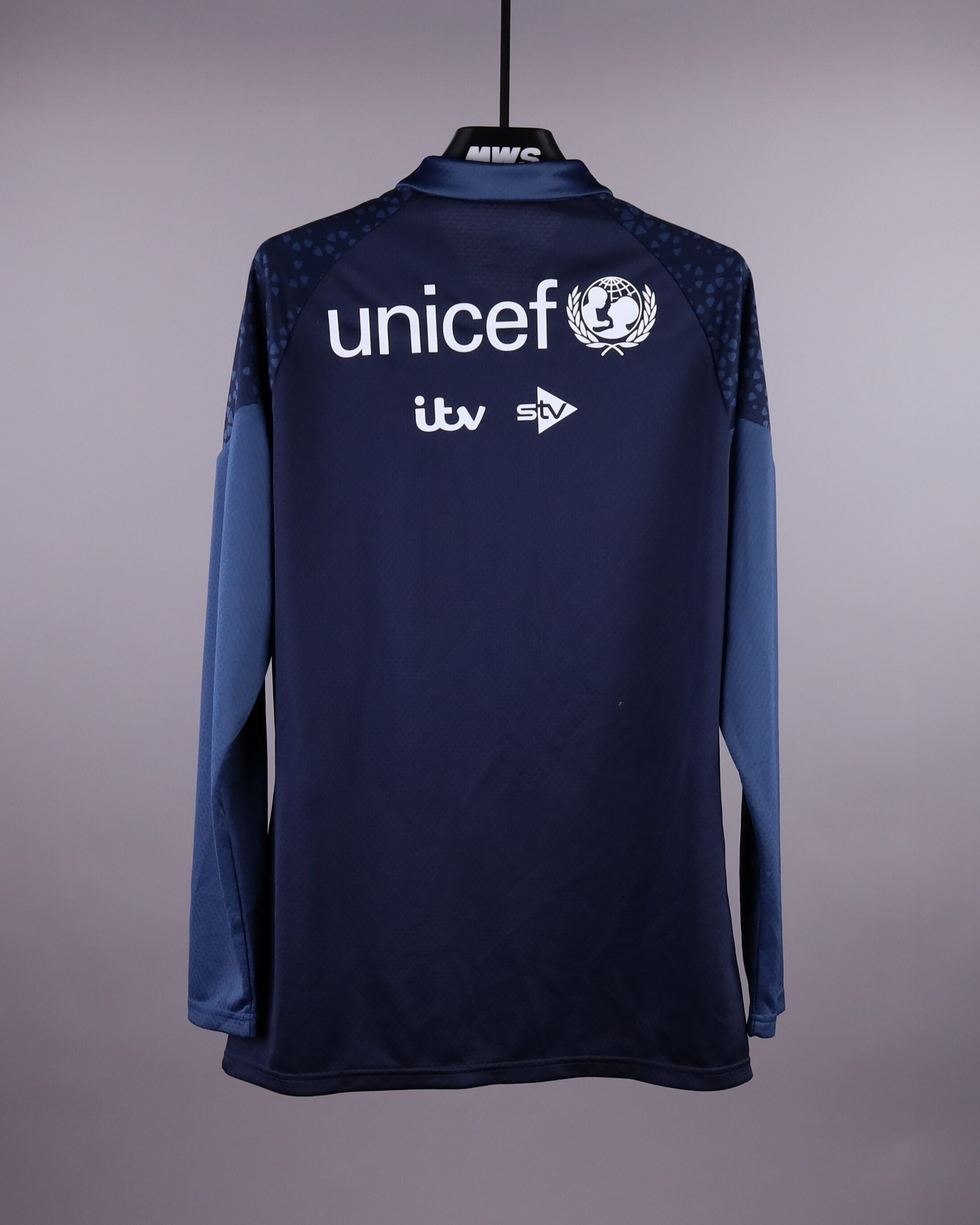 Squad Signed 1/4 Zipper - 1 | MatchWornShirt