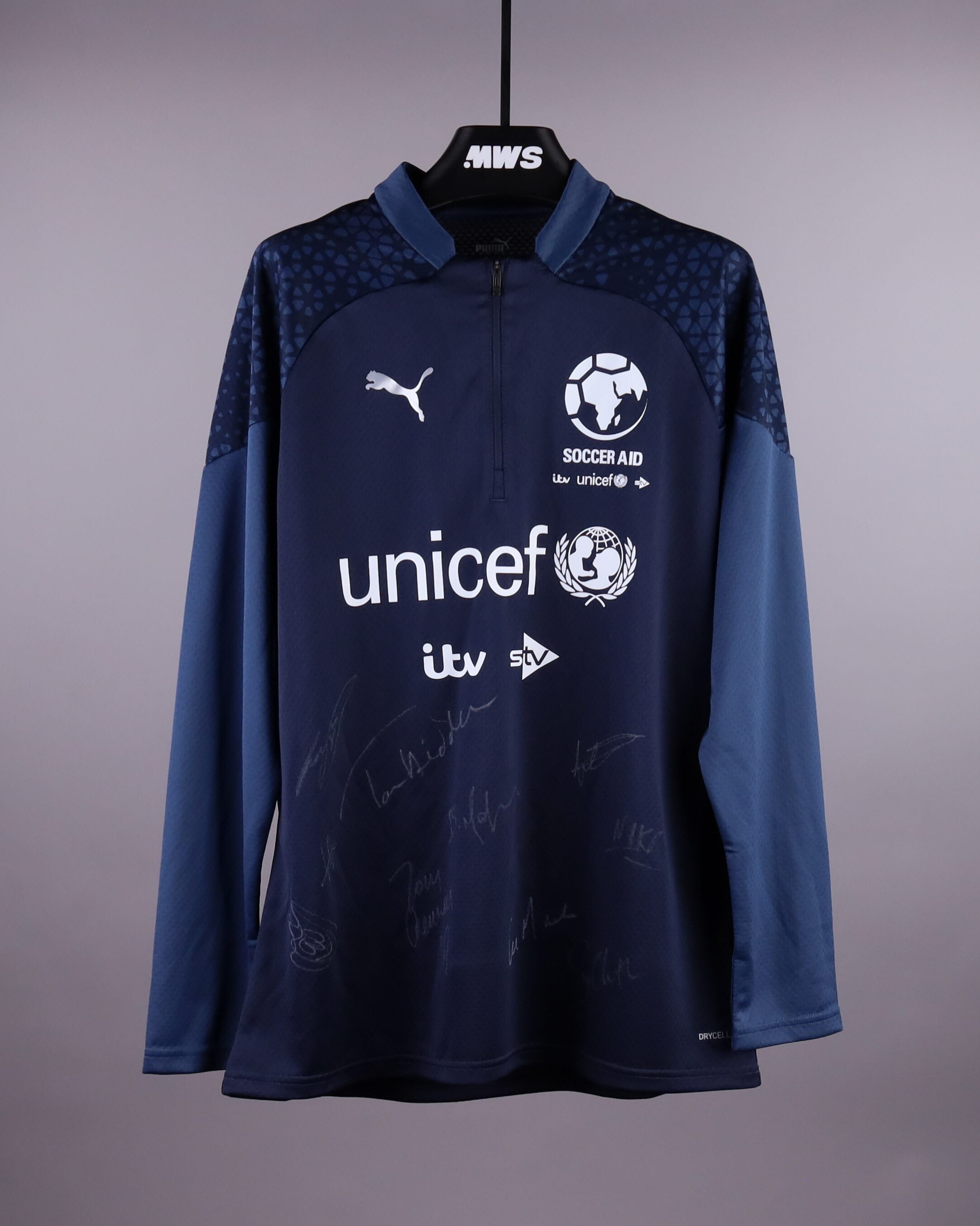 Squad Signed 1/4 Zipper - 2 | MatchWornShirt