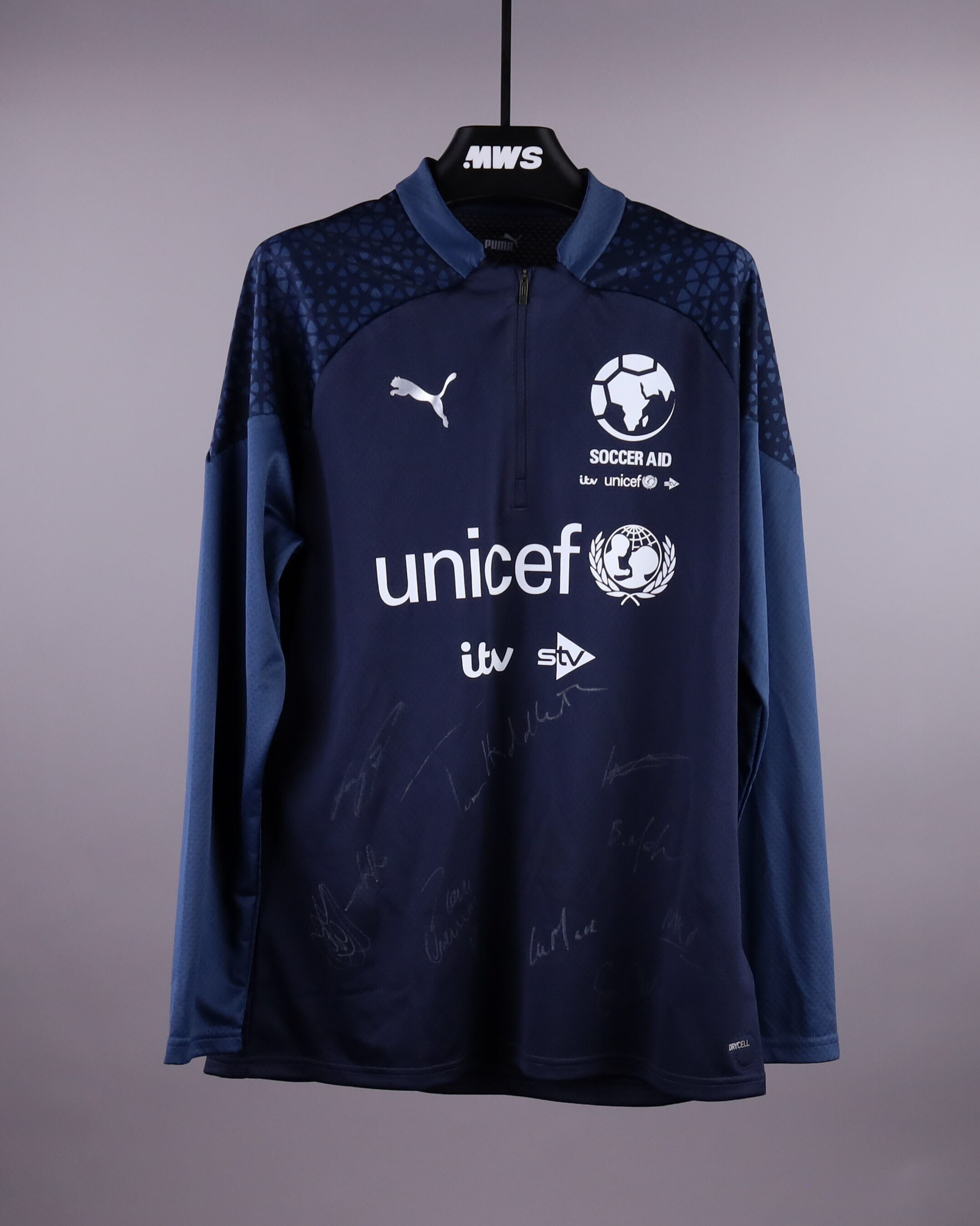 イスコ ジャージーカード 背番号パッチ Immaculate 選手着用ユニ Squad Signed 1/4 Zipper - 3 | MatchWornShirt