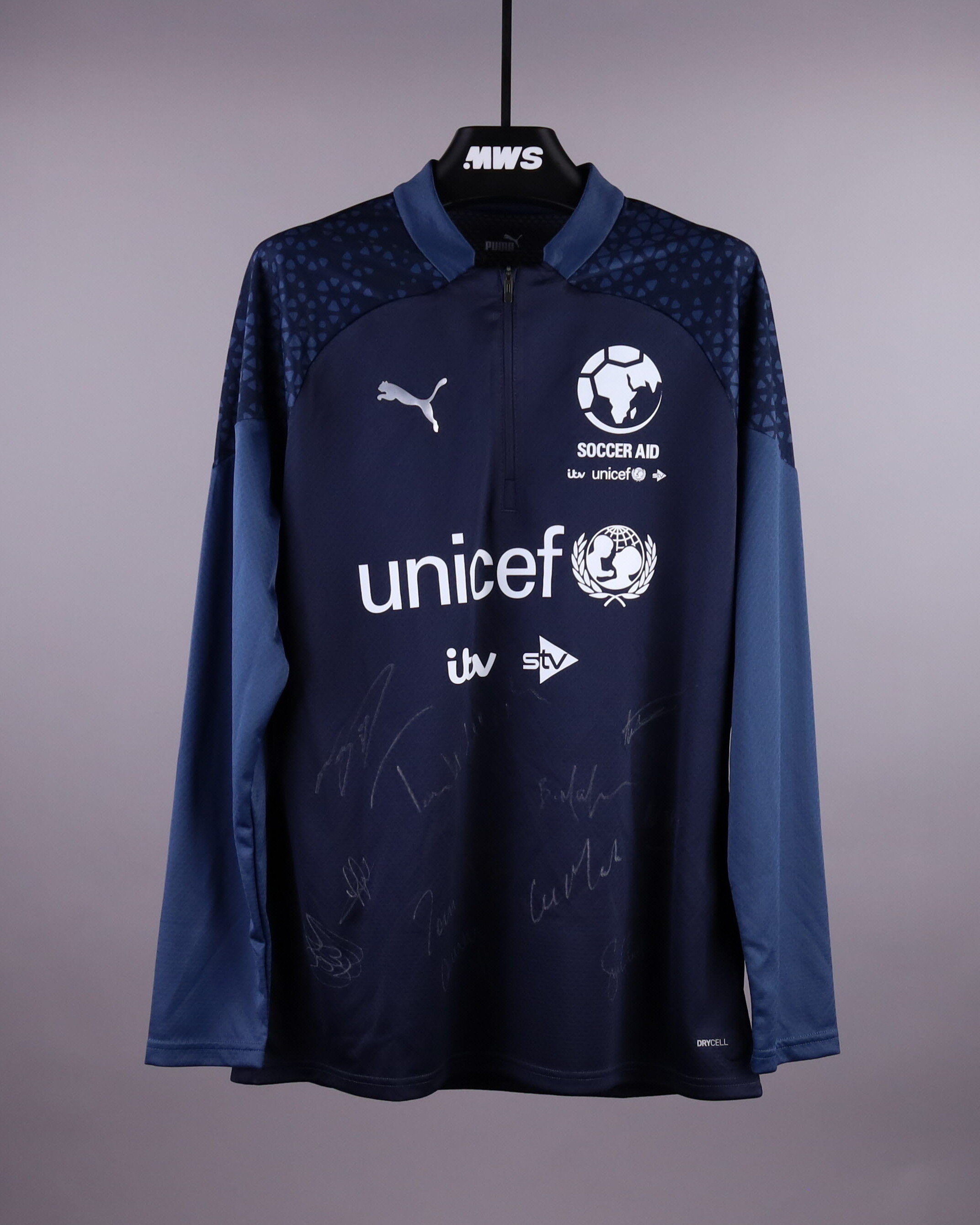 Squad Signed 1/4 Zipper - 5 | MatchWornShirt