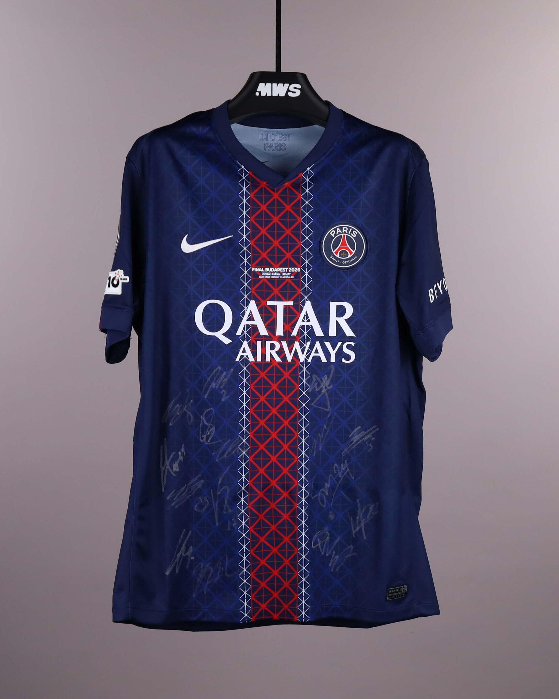 パリ・サンジェルマン サイン入りシャツ パリ・サンジェルマンのシャツ 2025/26 | MatchWornShirt