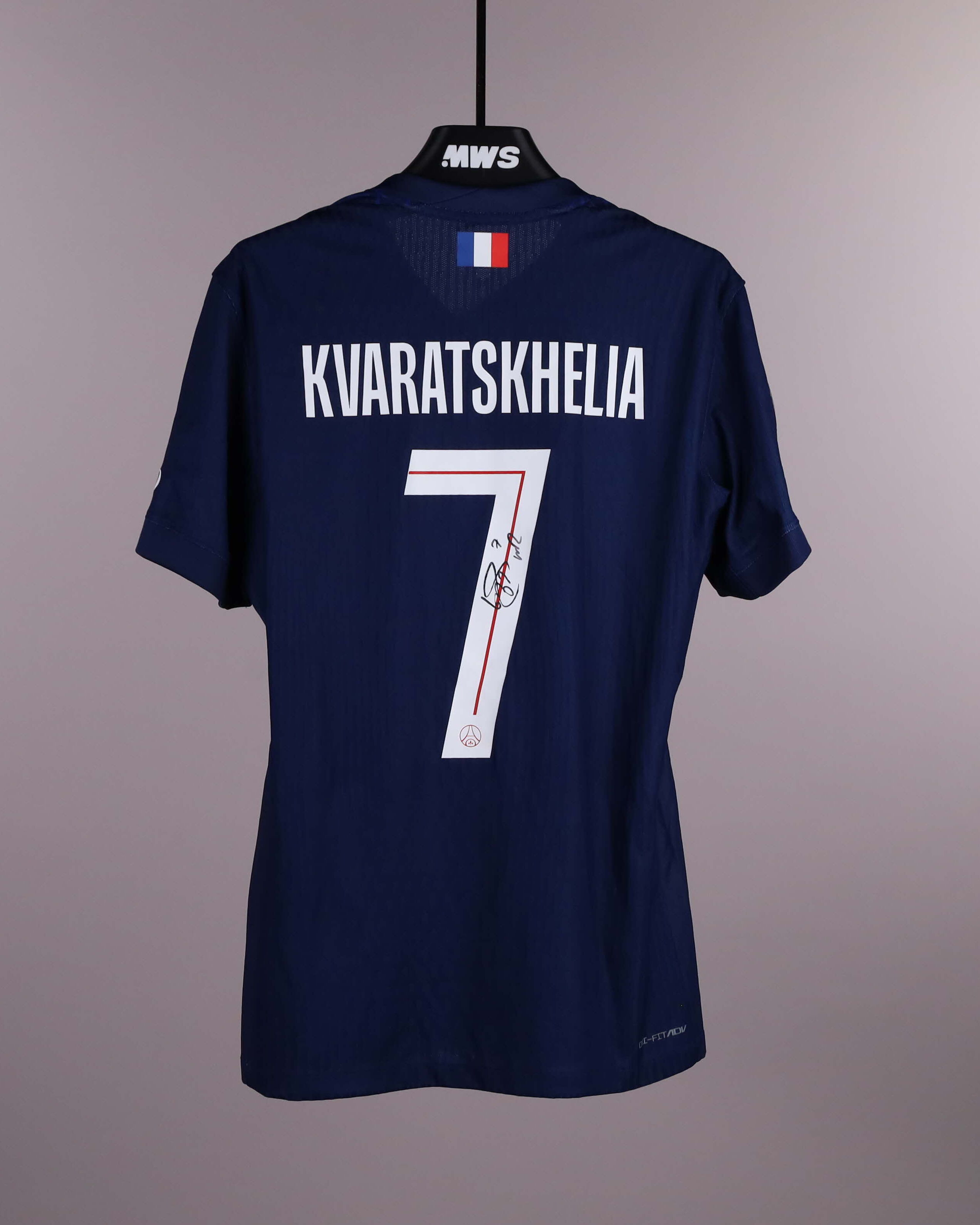 Khvicha Kvaratskhelia Paris Saint-Germain shirt
