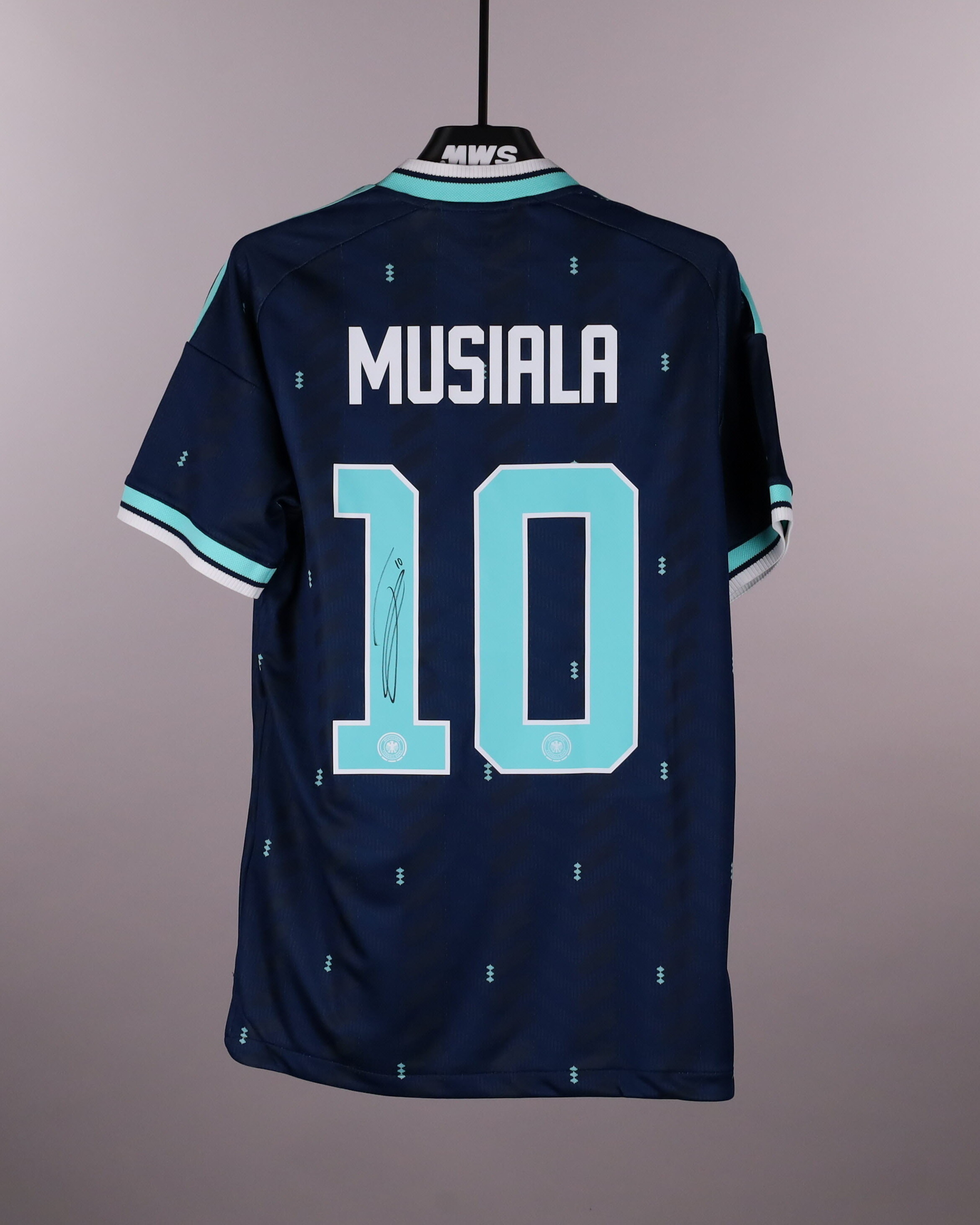 FCバイエルン・ミュンヘン MUSIALA 42 Lサイズ シャツ FCバイエルン・ミュンヘン MUSIALA 42 Lサイズ シャツ 2019-20 Bayern