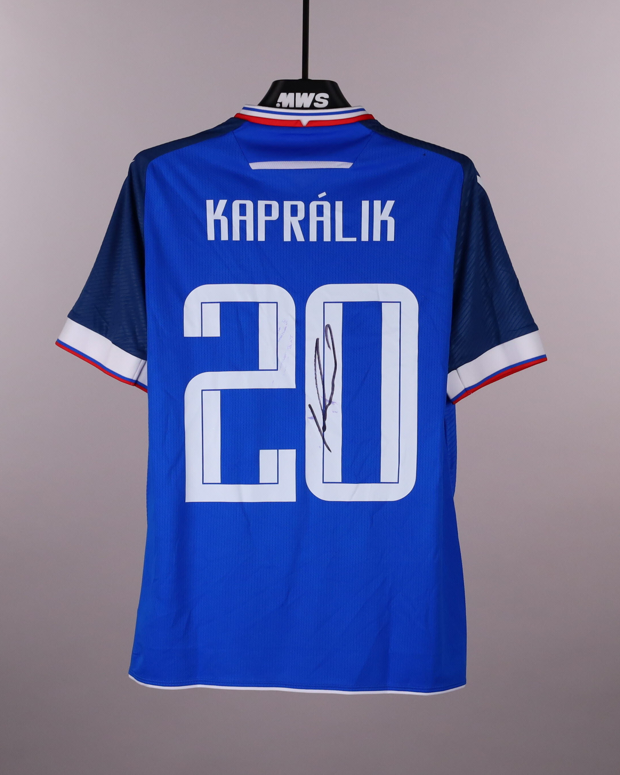 来自Slovakia的Adrián Kaprálik球衣