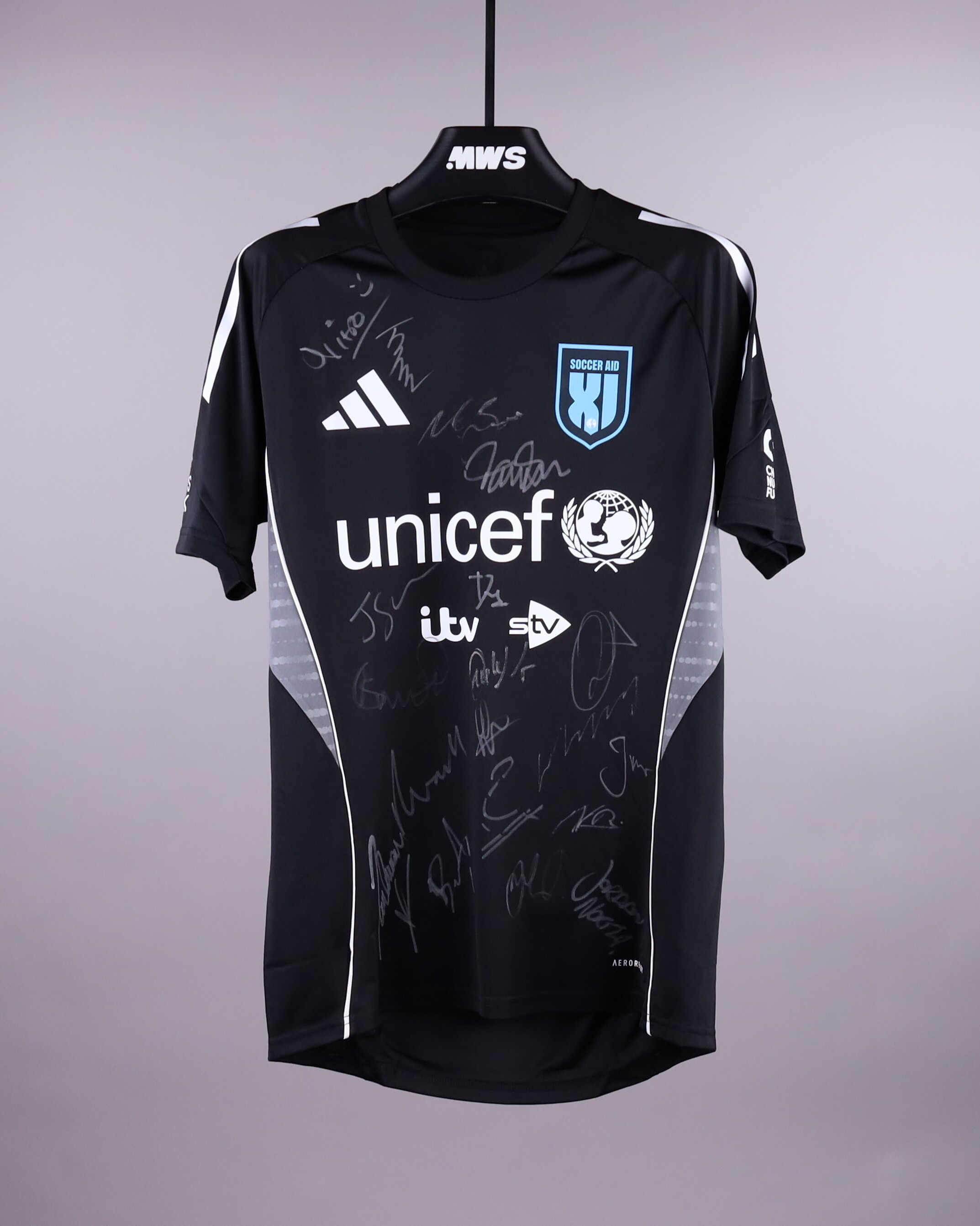Squad Signed Shirt - 4 | MatchWornShirt