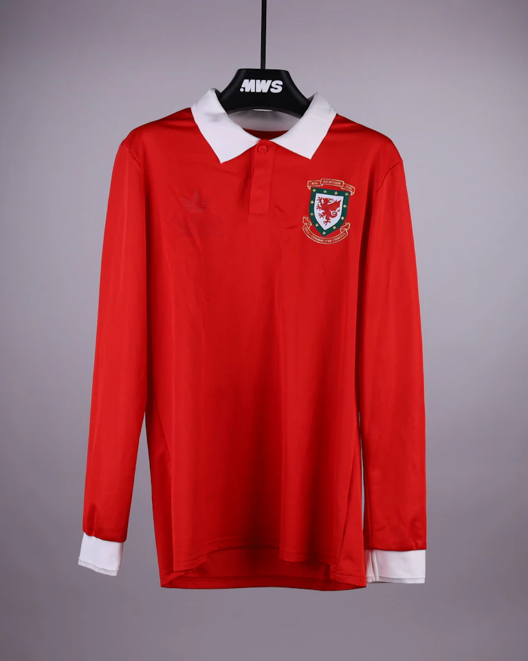 Brennan Johnson Wales shirt