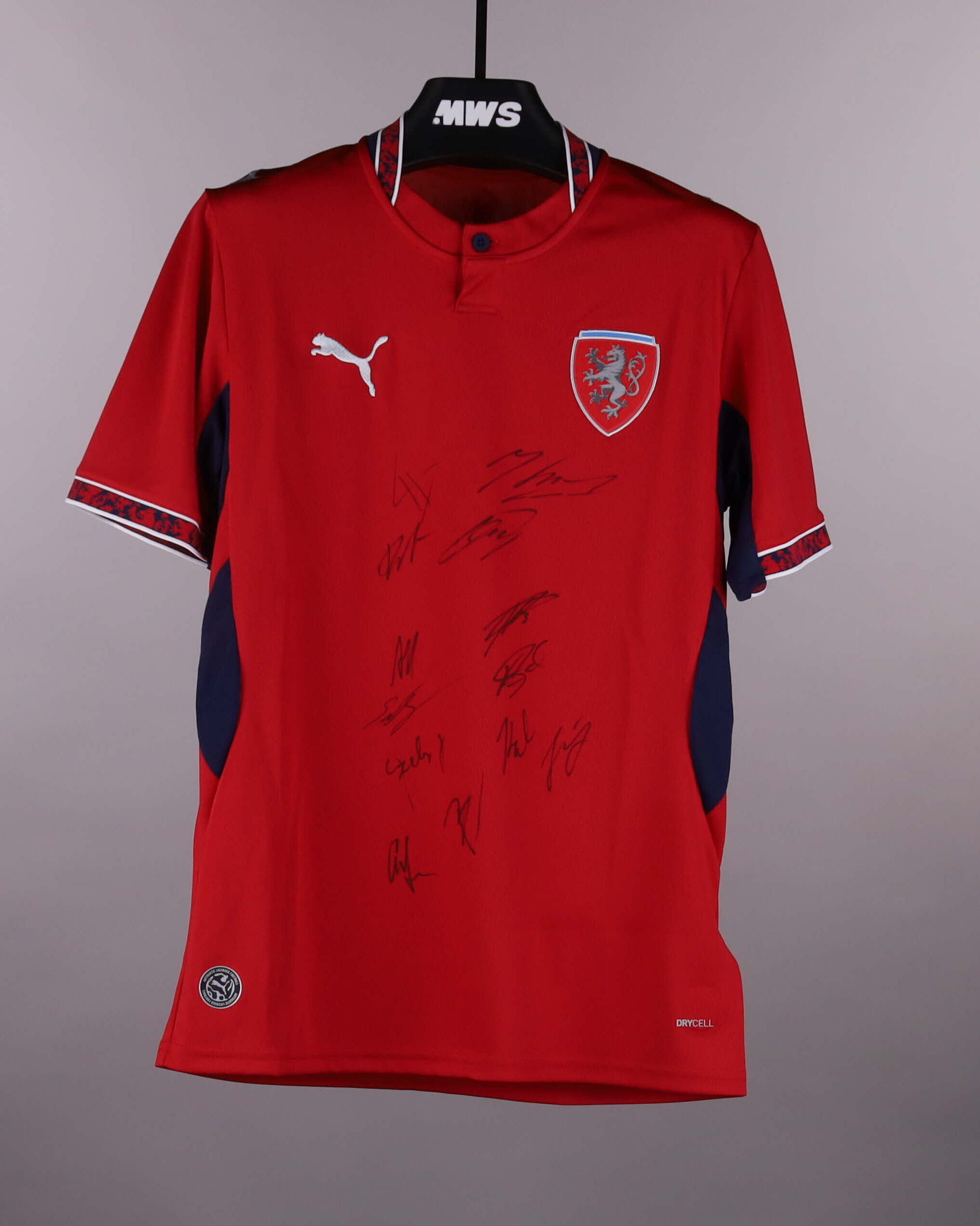 Squad Signed Shirt | MatchWornShirt