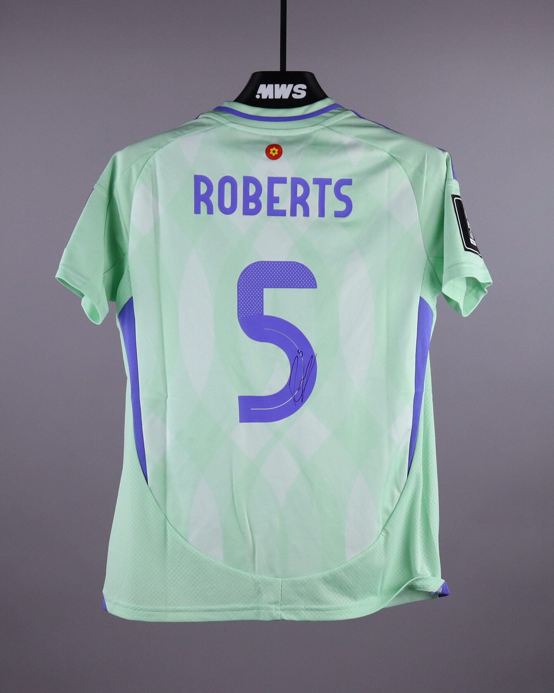 Rhiannon Roberts Wales W jersey