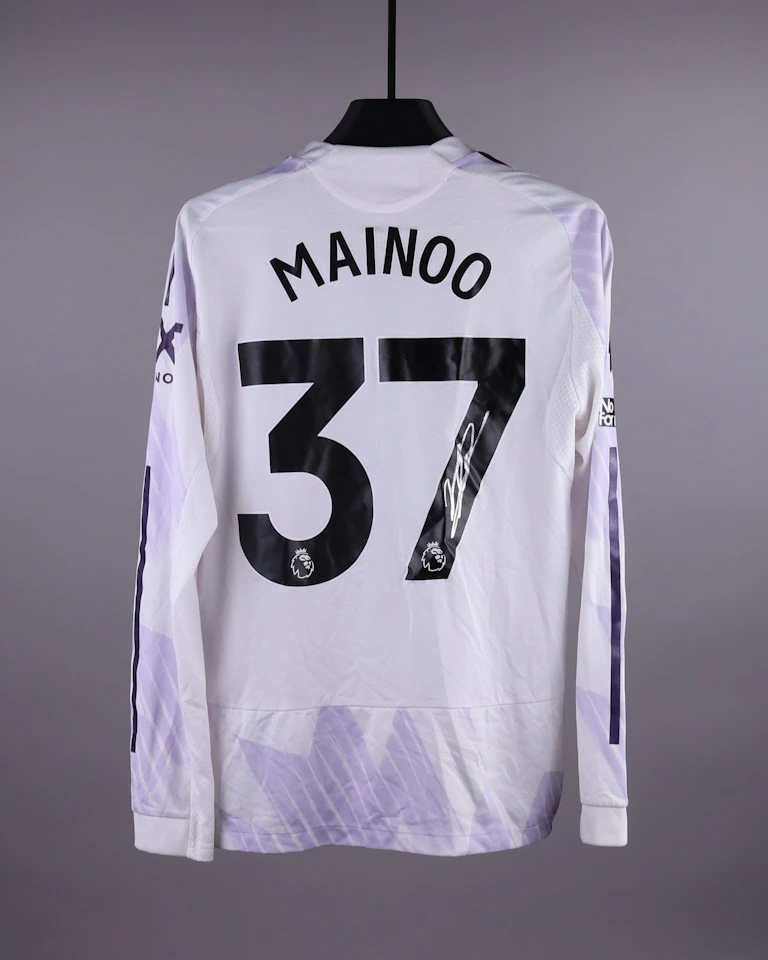 来自Manchester United的Kobbie Mainoo球衣