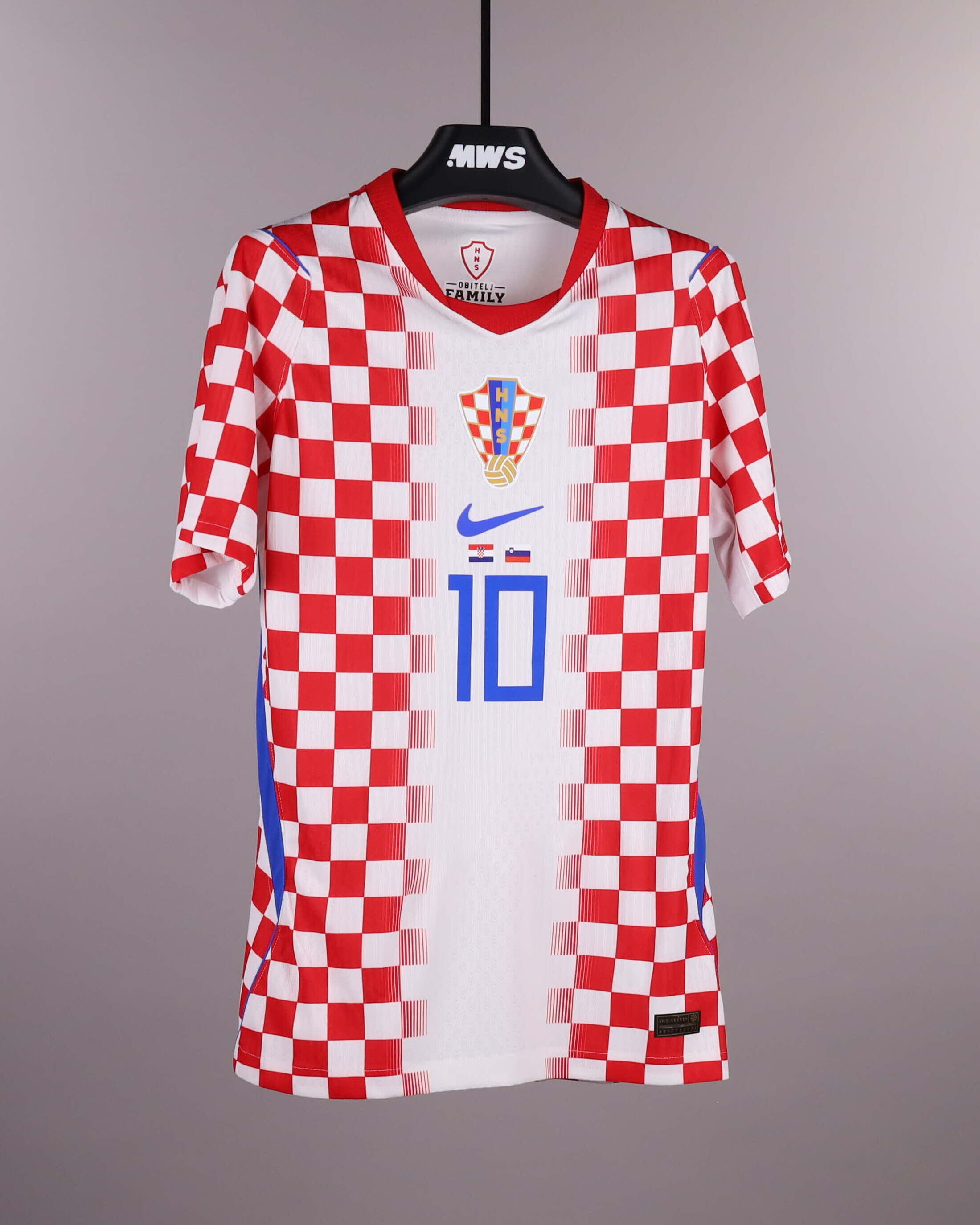 クロアチア代表 - 試合着用＆直筆サイン入りユニフォームを手に入れま