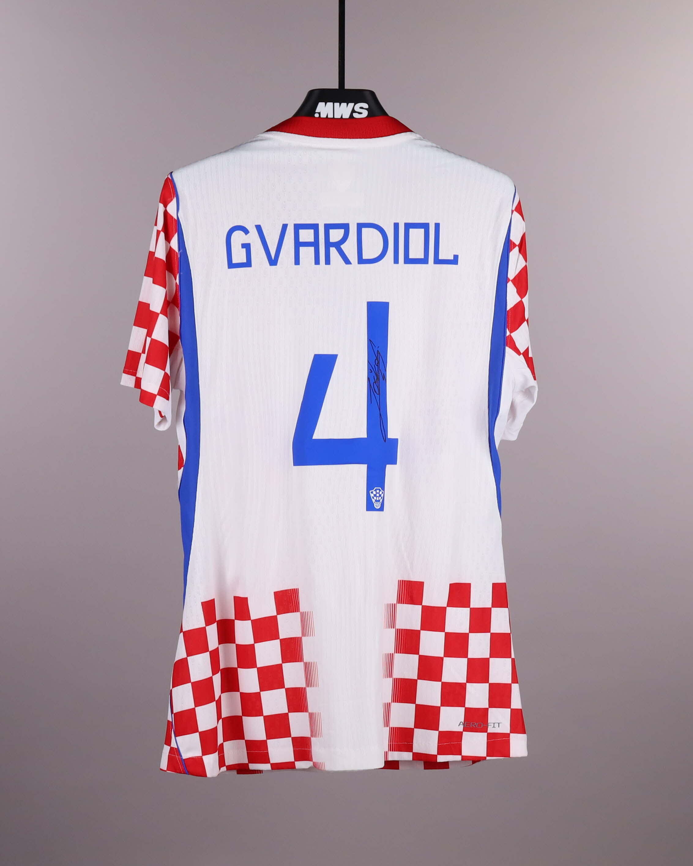 直筆サイン入りユニフォーム イワン・ペリシック Perisic クロアチア代表 クロアチア代表 - 試合着用＆直筆サイン入りユニフォームを手に入れま