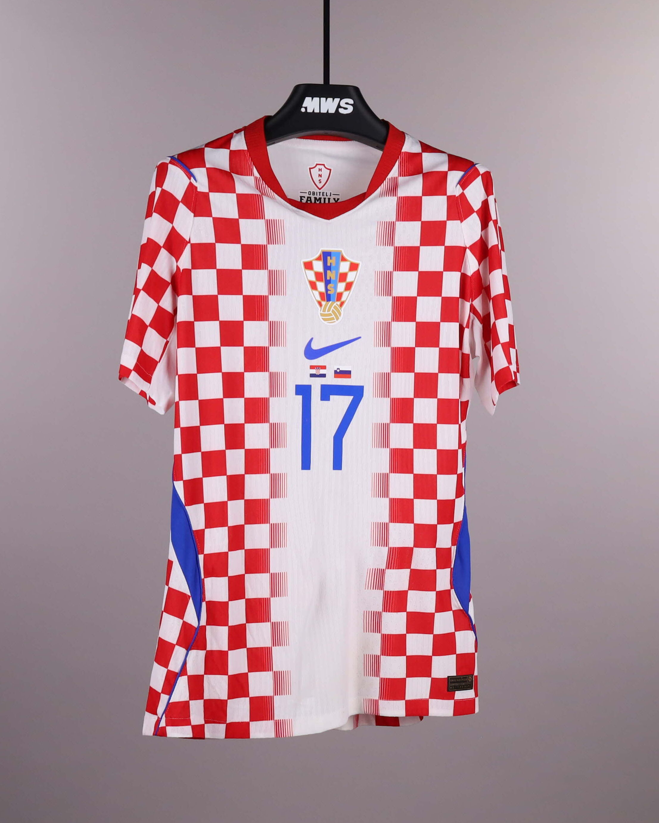 クロアチア代表 - 試合着用＆直筆サイン入りユニフォームを手に入れま