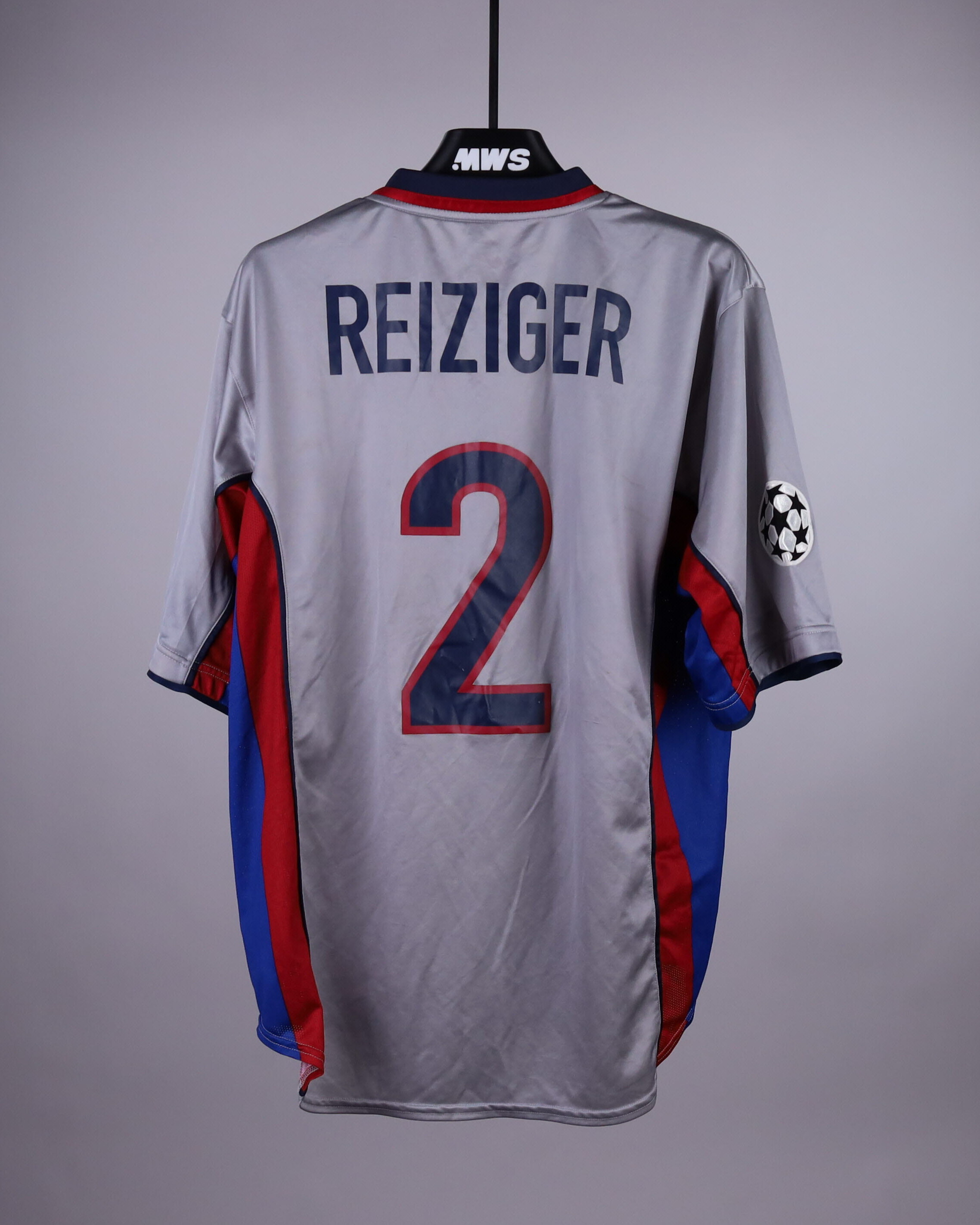 本物のMichael Reizigerサイン入りサッカーシャツを探す
