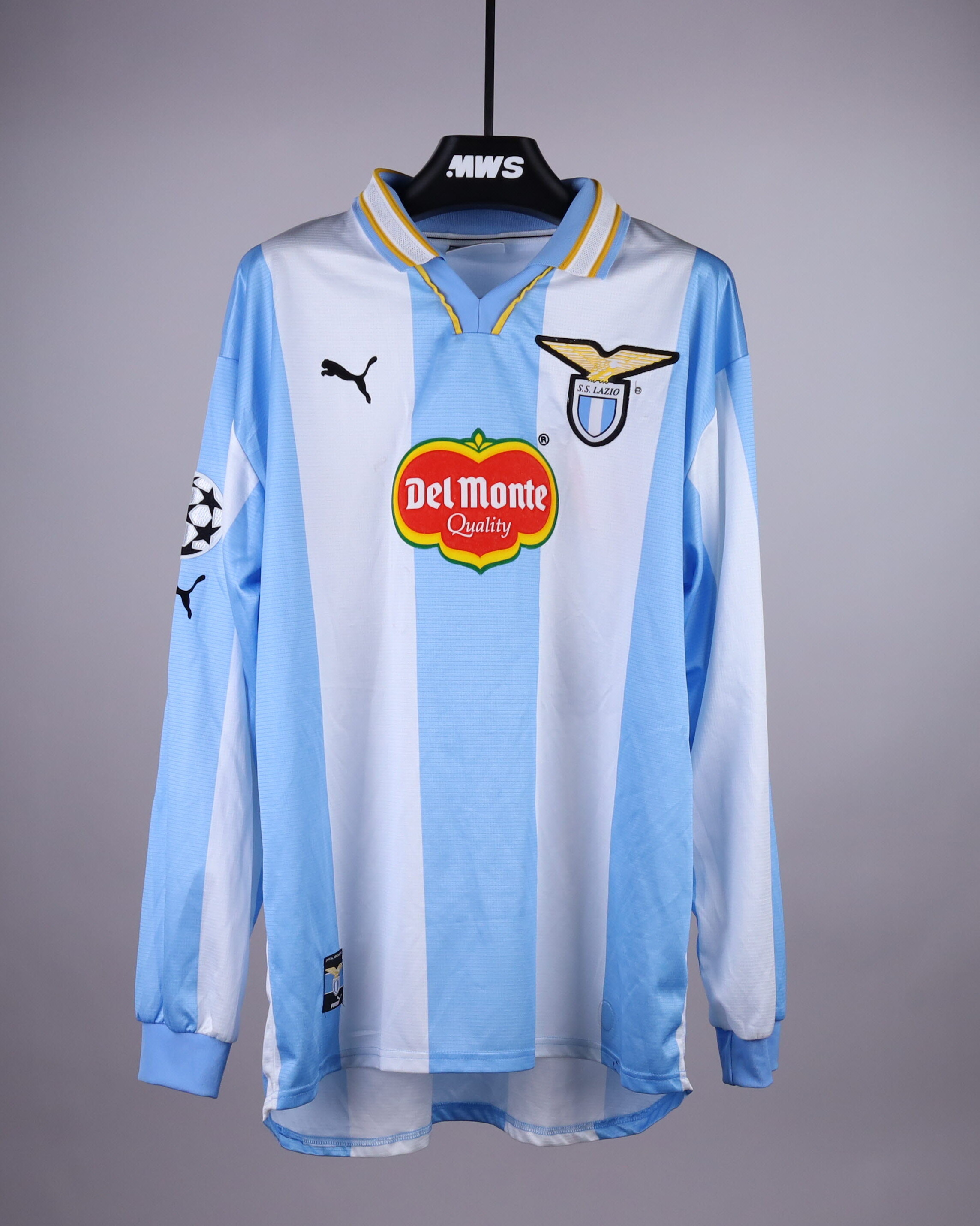 本物のJuan Sebastian Veronサイン入りサッカーシャツを探す