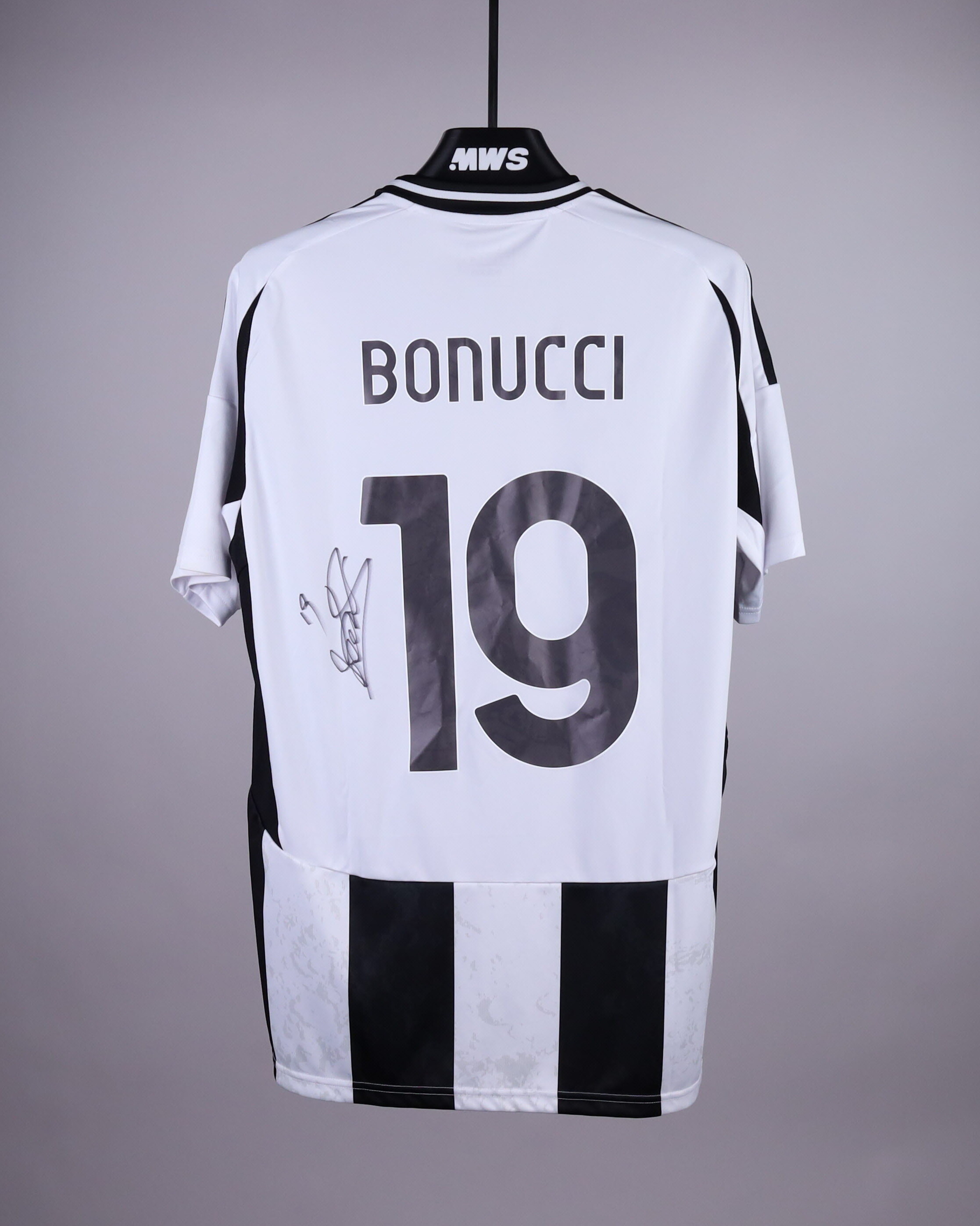 Leonardo Bonucci Signed Juventus Shirt | MatchWornShirt