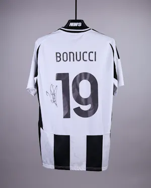 Leonardo Bonucci Signed Juventus Shirt