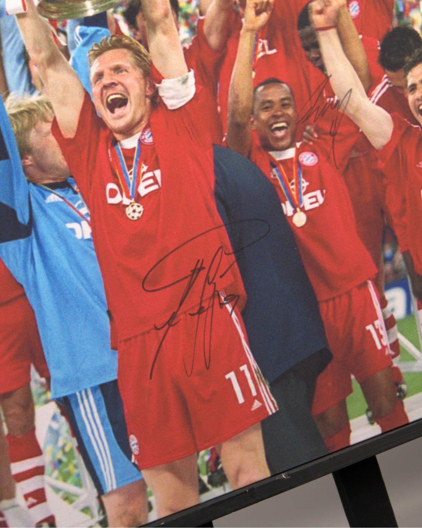 Squad Signed Photo | 2001 European Winners